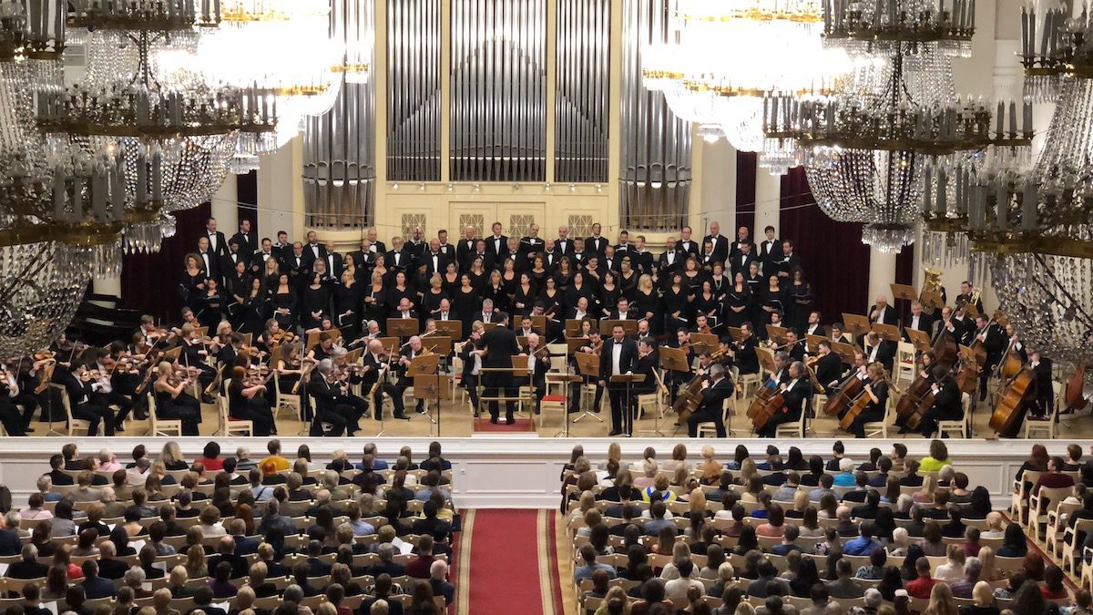 6 ноября 2018 на сцене Большого зала Санкт-Петербургской филармонии с полным аншлагом была исполнена сценическая кантата Карла Орфа «Кармина Бурана»