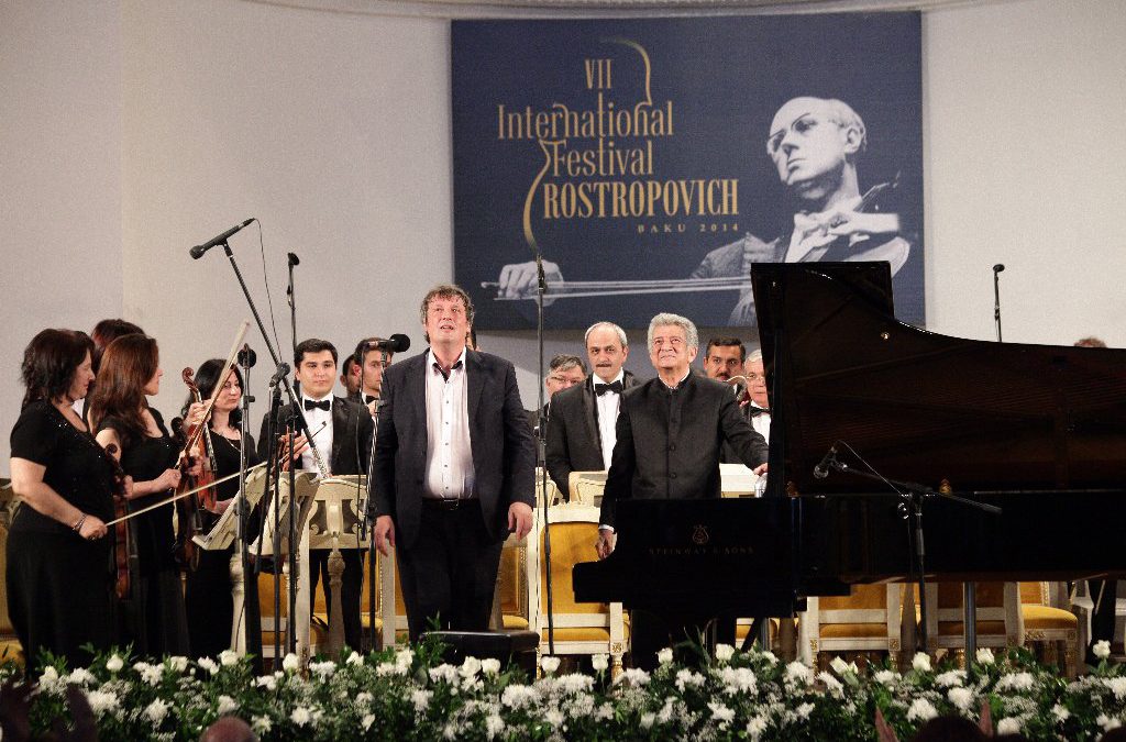 12 мая в концертном зале Азербайджанской государственной филармонии состоялось торжественное открытие VII Международного фестиваля Мстислава Ростроповича в Баку.